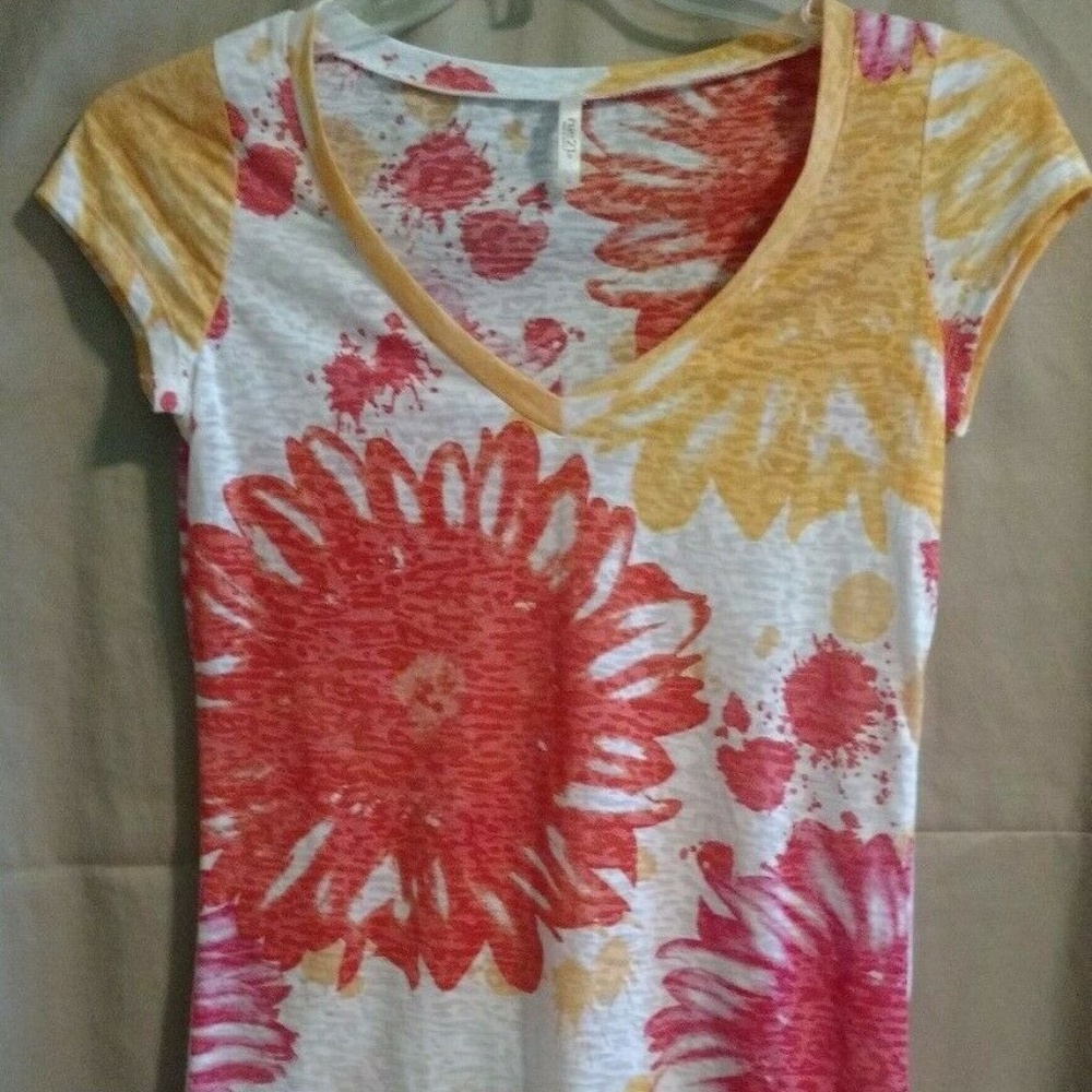 Rue21 Flower short sleeve shirt